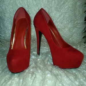 Paprika, size 8.5, red